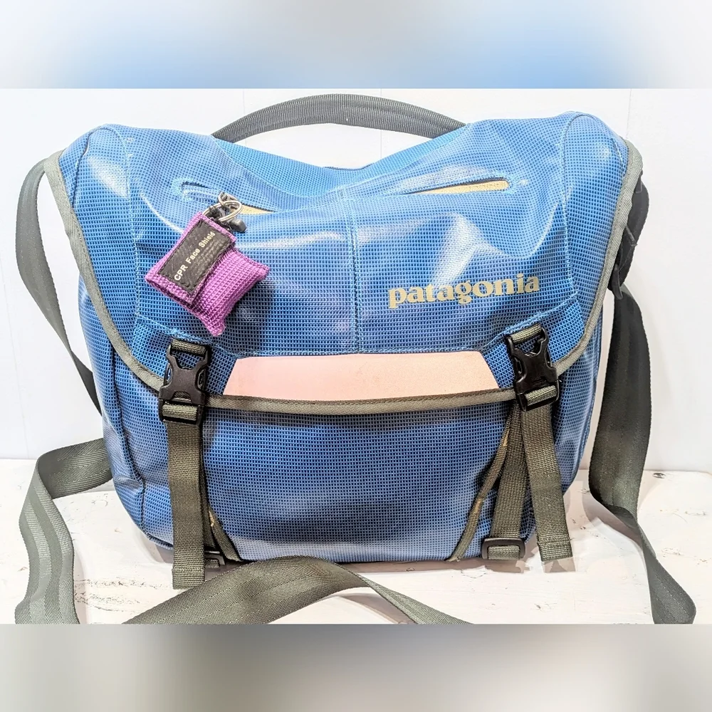 Patagonia Black Hole Mini Messenger Blue 12L Hiking Travel Discontinued Rare - Picture 2 of 15